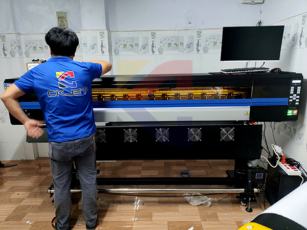 Cao Khoa lắp đặt máy in decal CK JET-1700 khổ 1m7 cho Anh Khách ở Thủ Đức 5