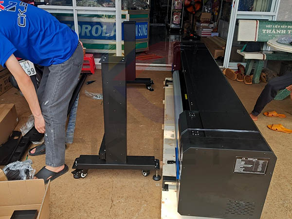 Cao Khoa lắp đặt máy in quảng cáo 1m7 i3200 cho Anh Khách tại Đắk Nông