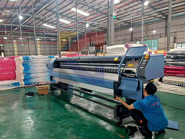 Cao Khoa lắp đặt xong máy in 3m2 đầu Konica512i-4H ở KCN Đức Hòa