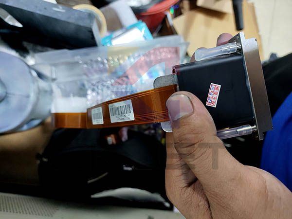 Cao Khoa thay đầu phun G4 máy in Mimaki cho anh Khách ở Thủ Đức
