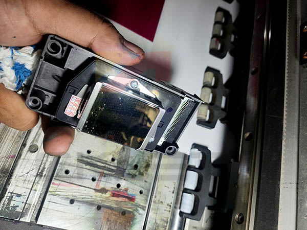 Lắp đặt đầu phun DX5 anh Khách tại Bình Thạnh TPHCM