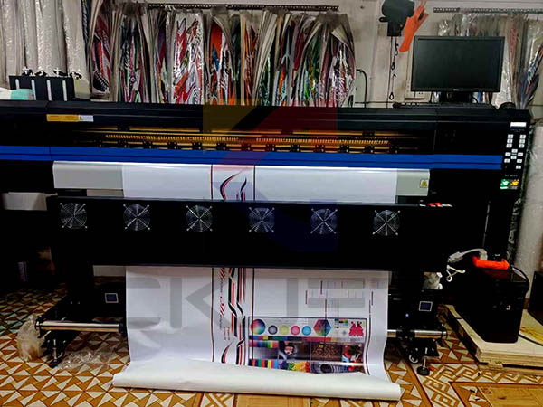 Cao Khoa lắp đặt máy in quảng cáo 1m7 đầu i3200 cho Anh Khách ở Sóc Trăng