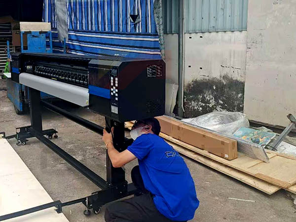 Cao Khoa lắp máy in UV 1902 UI đầu phun I3200 tại Tây Thạnh TPHCM