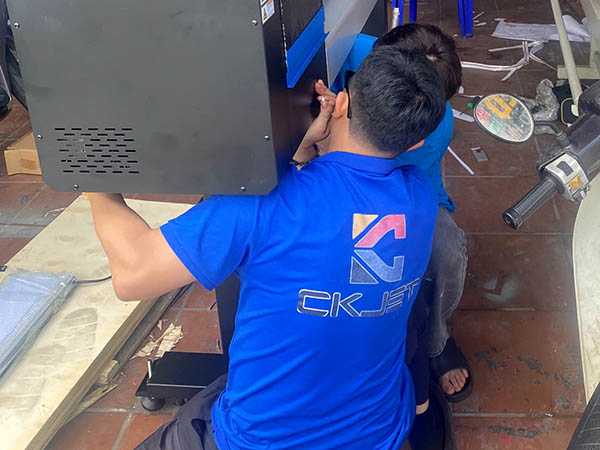 Chi phí đầu tư máy in chuyển nhiệt vải phụ thuộc yếu tố nào?