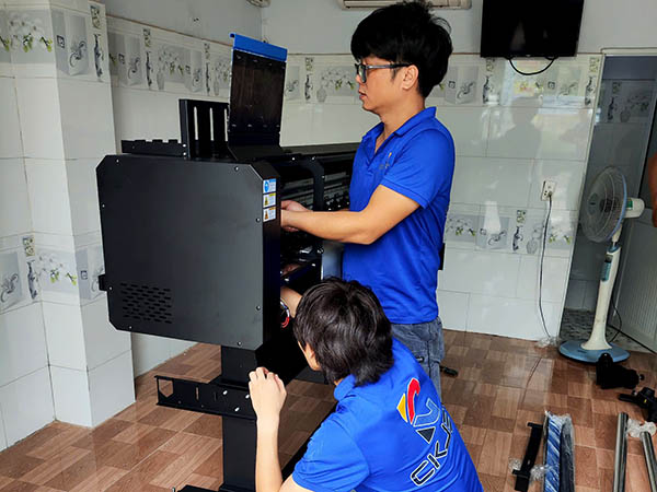 Quá trình in chuyển nhiệt lên vải tối màu cần lưu ý điều gì?